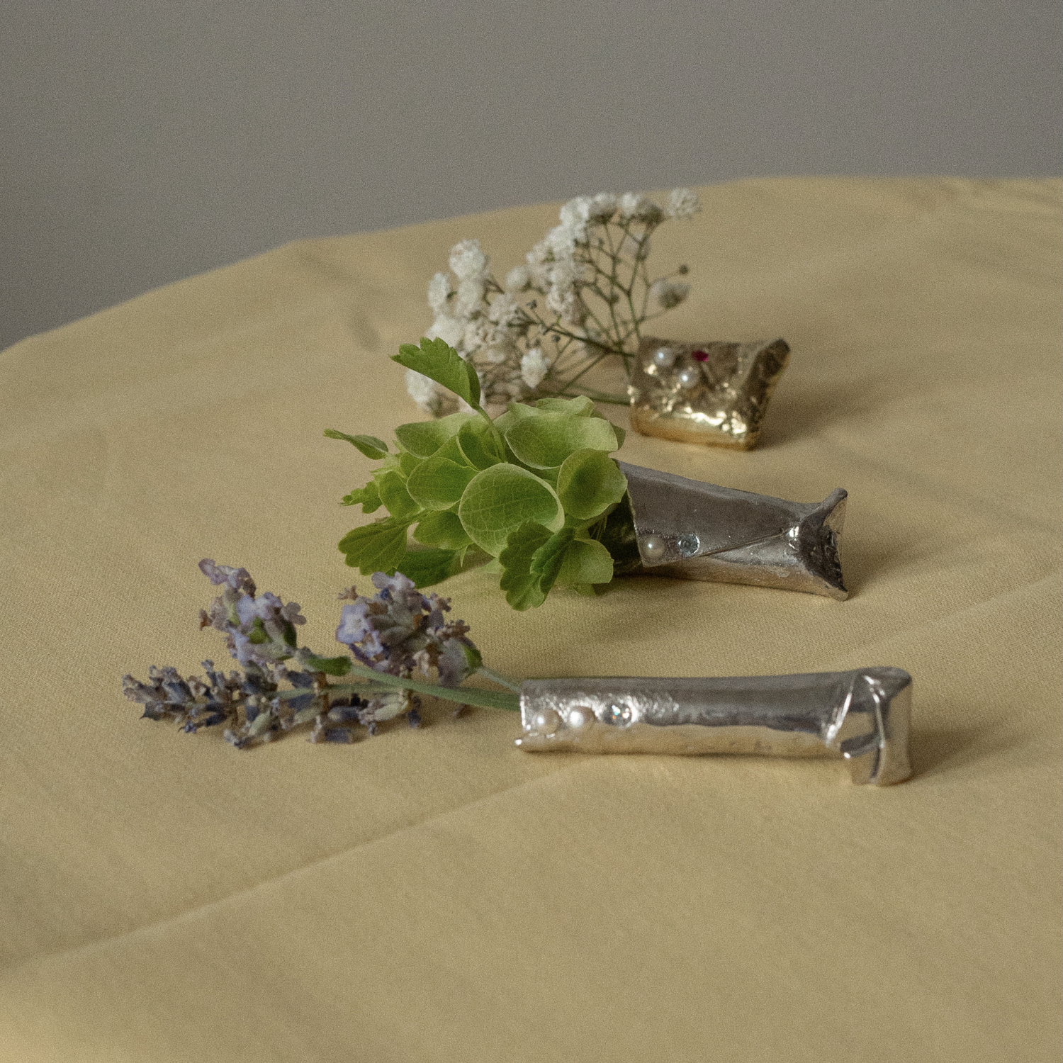 Vessela brooch