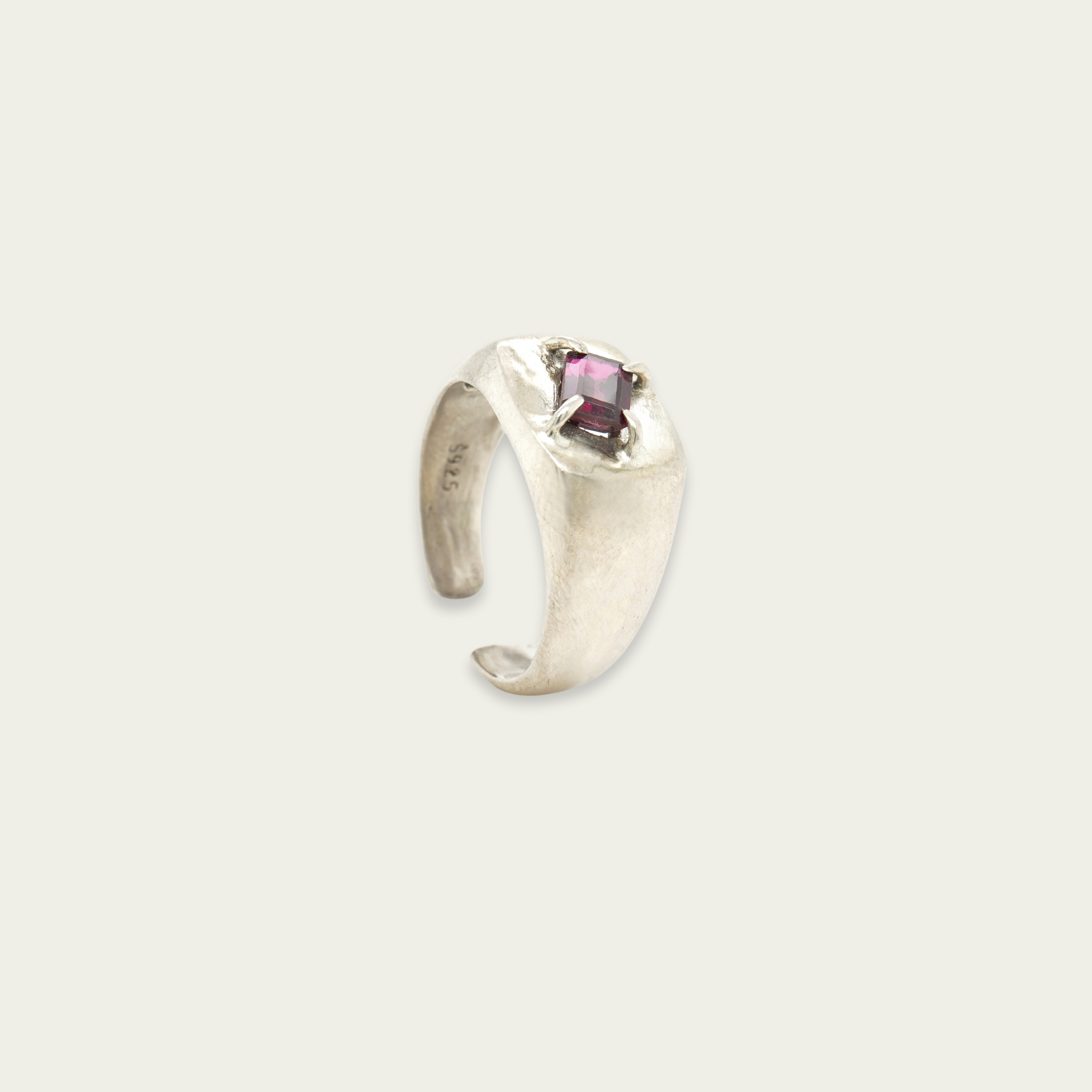The Garnet Jewel ring