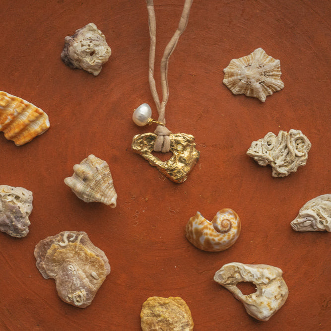 The Silk Oyster necklace