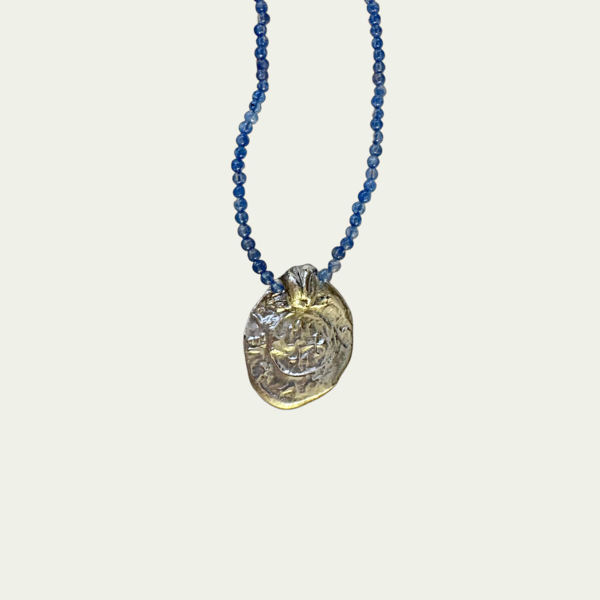 Love’s Embrace amulet (najít si spřízněnou duši)