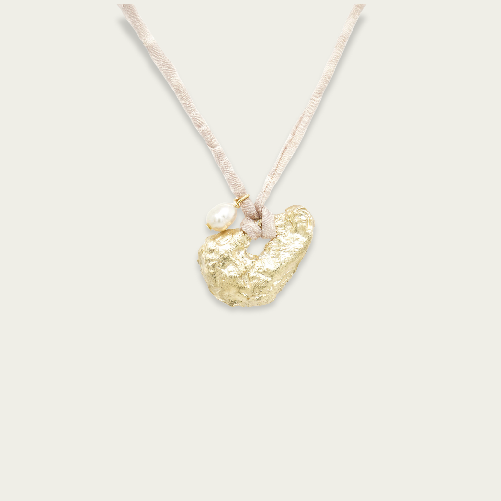 The Silk Oyster necklace