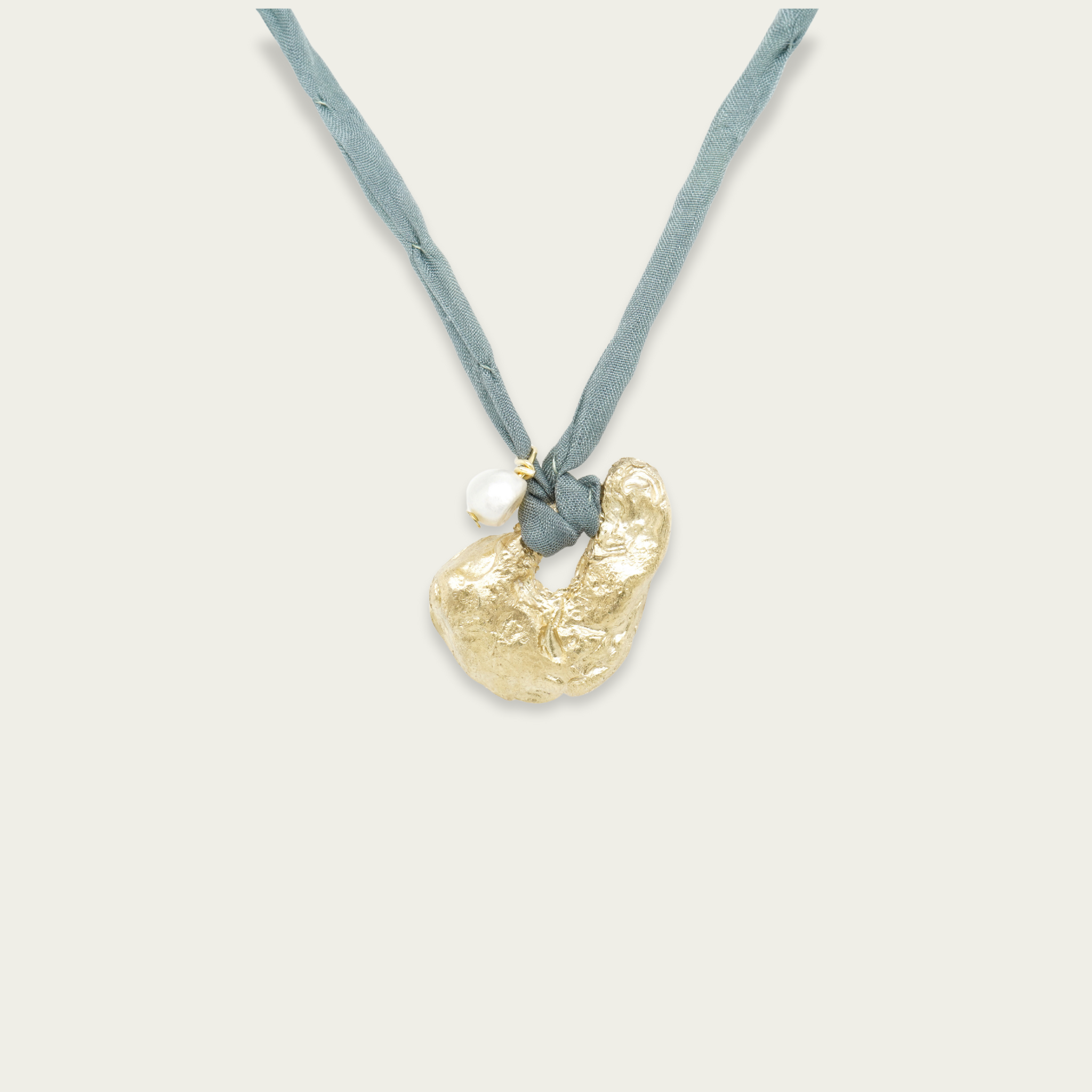 The Silk Oyster necklace