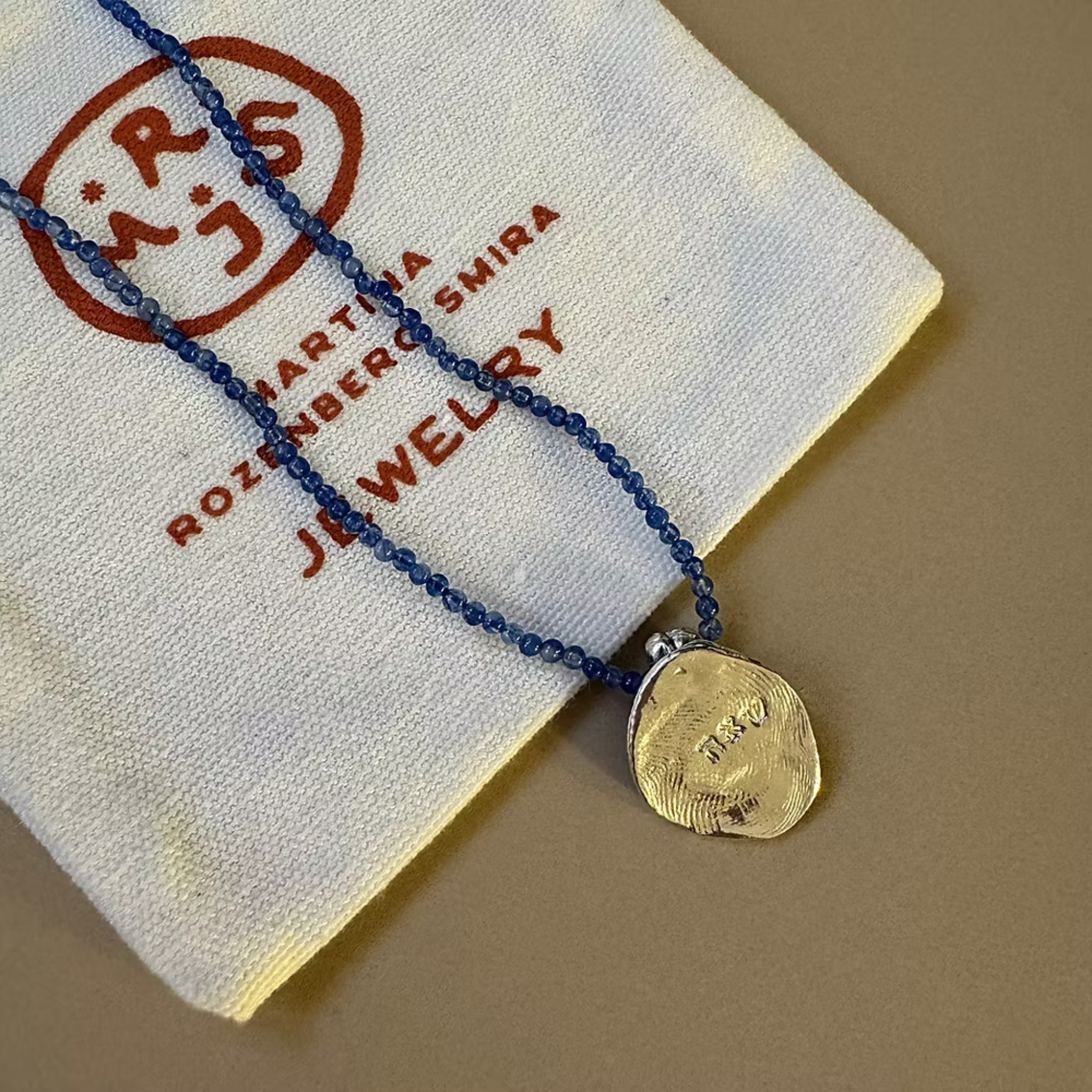 Love’s Embrace amulet (najít si spřízněnou duši)