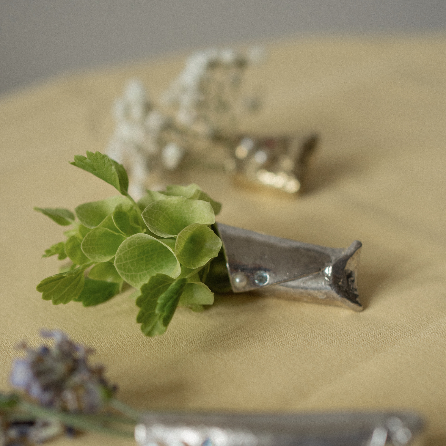 Thyra brooch