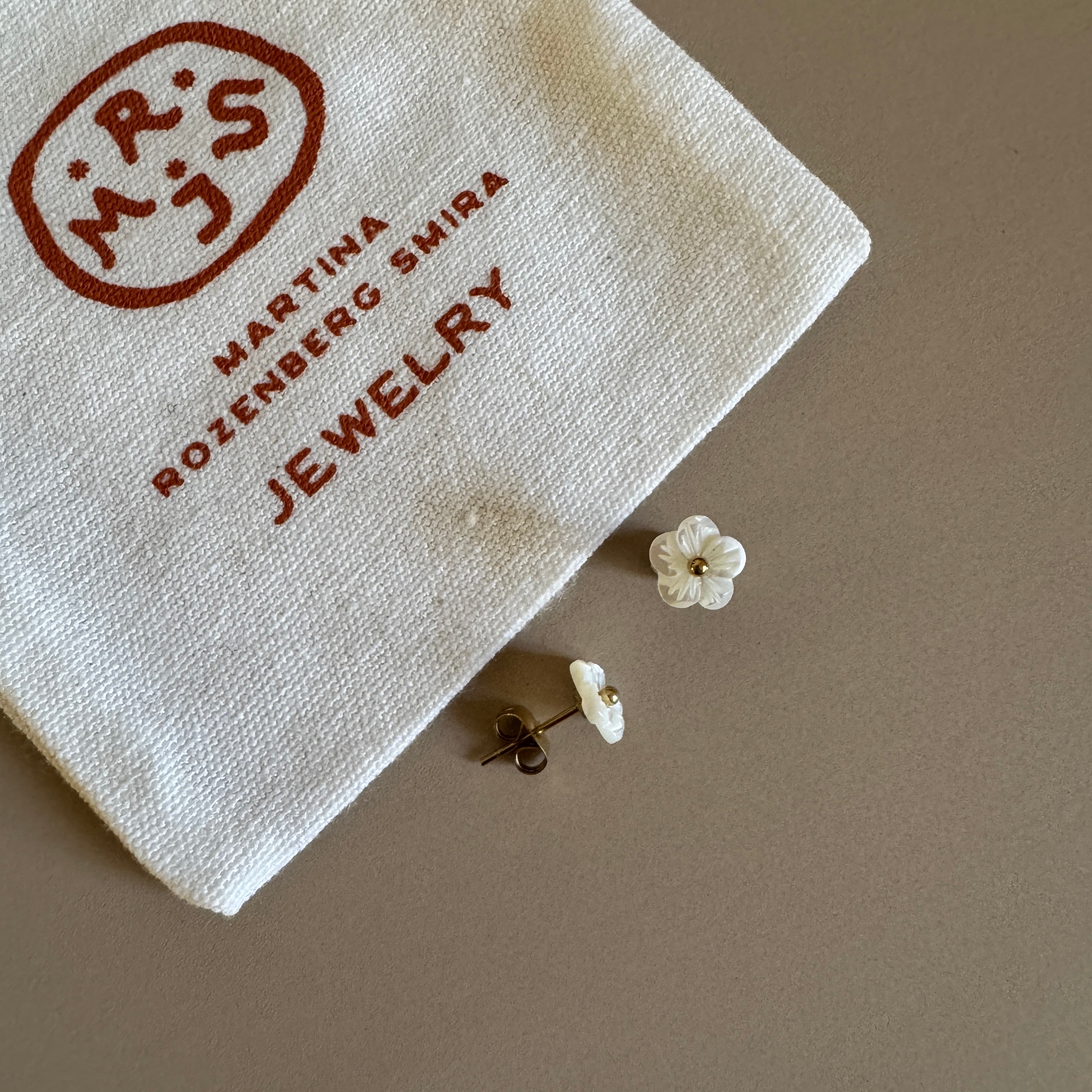 Tiny Flower Pearl earrings