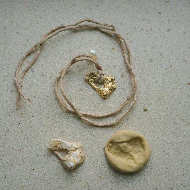 The Silk Oyster necklace